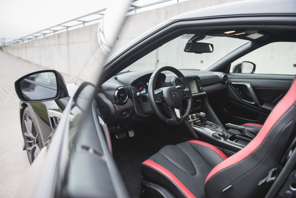 Nissan R35 GT-R Black Edition MY2017 test
